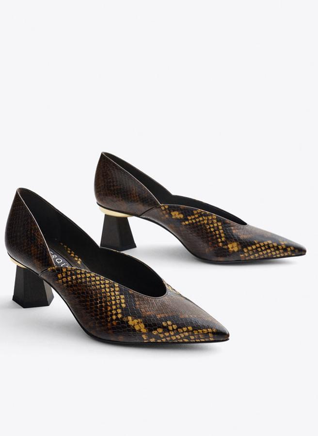 Zapatos "animal print" con tacón geométrico de madera. Costaban 89 euros y ahora 62,30 euros.