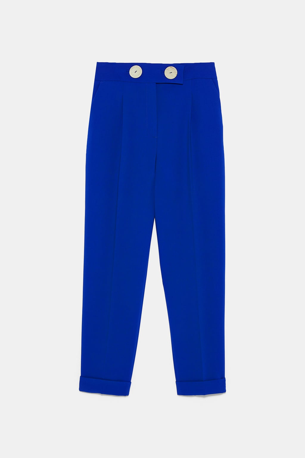 Pantalón de tiro alto con botones blancos de Zara: 29,95 euros.
