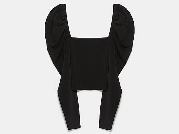 Top de Zara con mangas abullonadas. (25,95 euros).