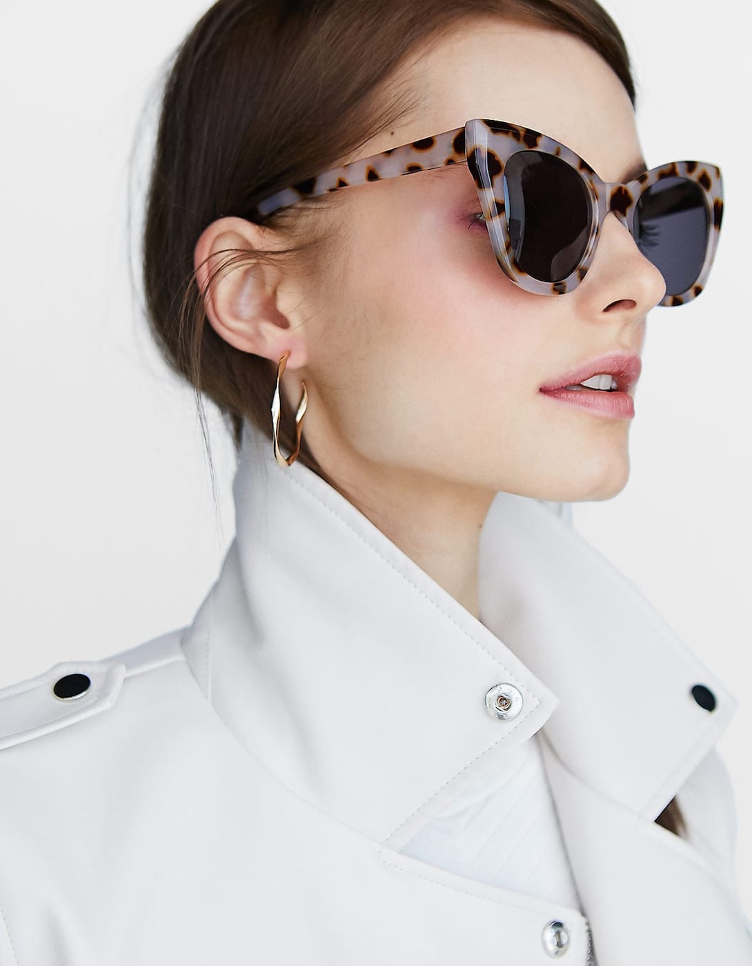 Sí, se llevan las gafas grandes con forma cat eye. (9,99 euros).