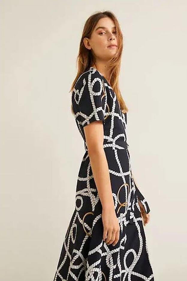 Vestido con estampado de cabos marineros, de Mango (49,99 euros).