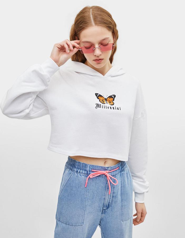Sudadera cropped con estampado, 12,59 euros.