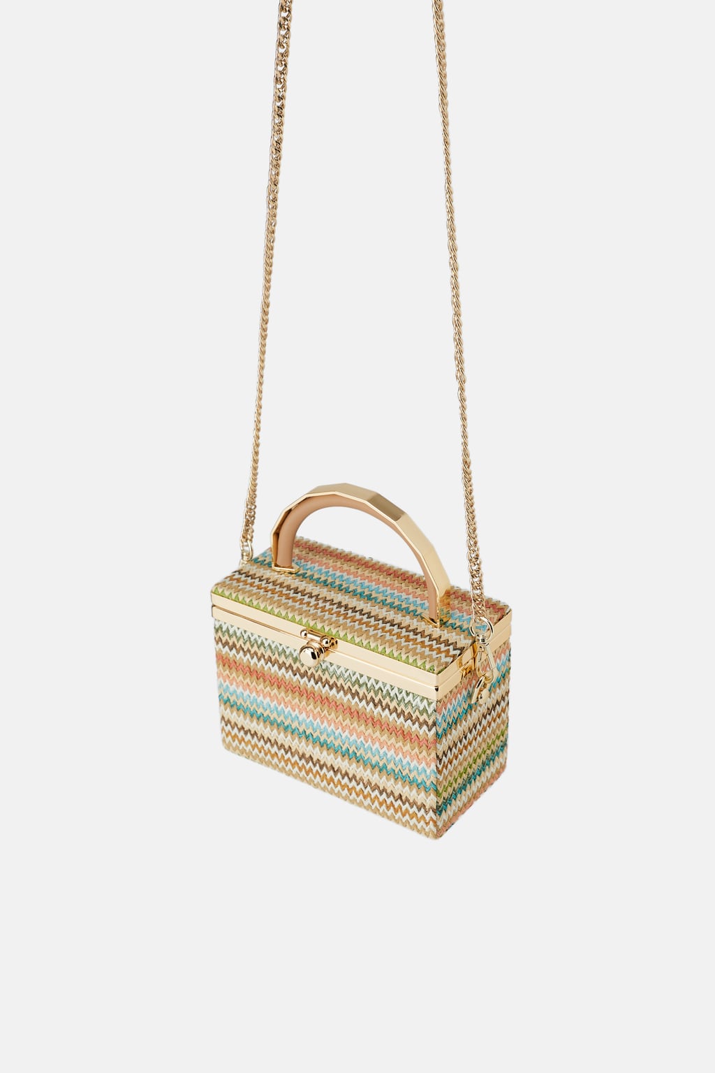 Bolso en forma de caja con multirayas: 39,95 euros en Zara.