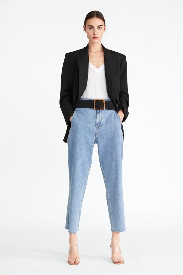 Sandalias destalonada con doble tira de vinilo transparente, de Zara (29.95 euros).