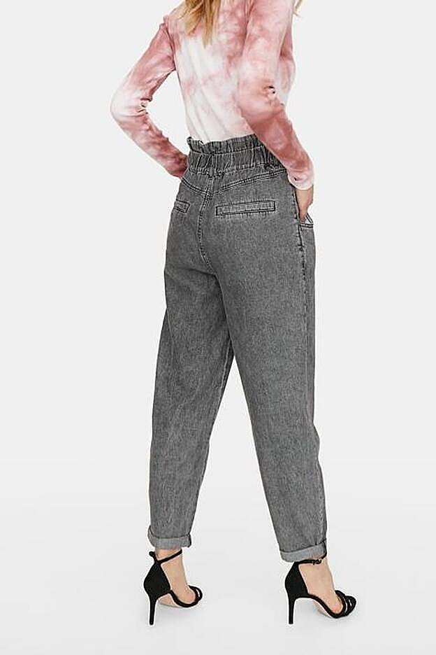 Estos vaqueros de Stradivarius cuestan 25,99 euros pero ya están casi agotados en todas las tallas.