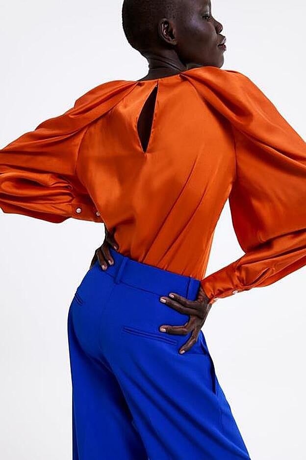 La parte de atrás de la espectacular blusa de Zara que lleva Vicky Martín Berrocal.