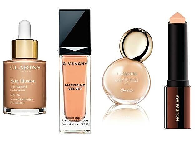 1. Base de maquillaje Skin Illusion de Clarins (40 €). 2. Matissime Velvet de Givenchy (49,50 €). 3. L’Essentiel Base de Maquillaje Brillo Natural 16 h. SPF20 de Guerlain (55 €). 4. Vanish Seamless Finish Foundation Stick de Hourglass (50,50 €).