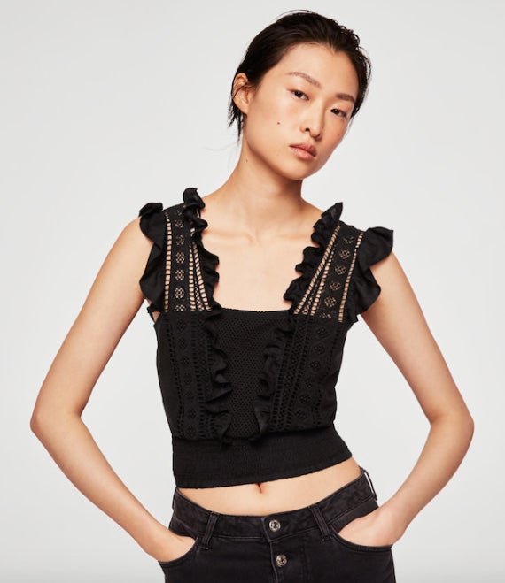 Top de punto con calado de Mango Outlet: 15,99 euros.