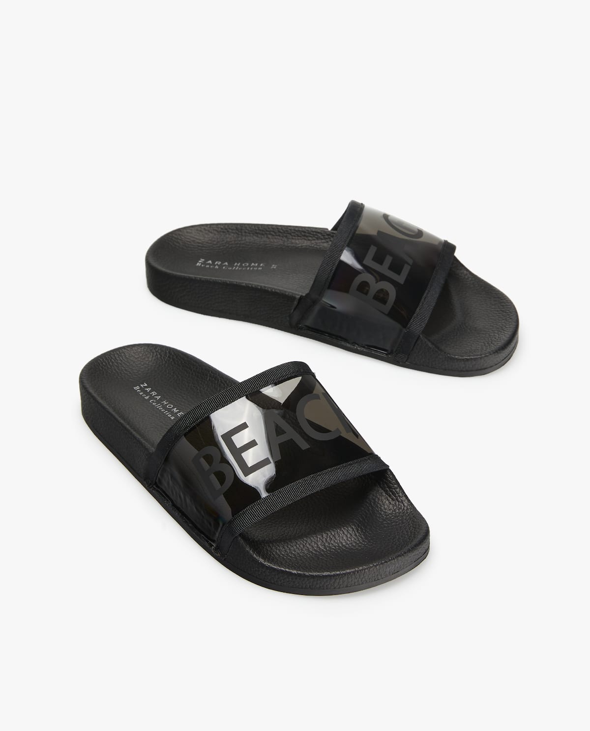 Sandalias transparentes con mensaje: 19,99 euros en Zara Home.