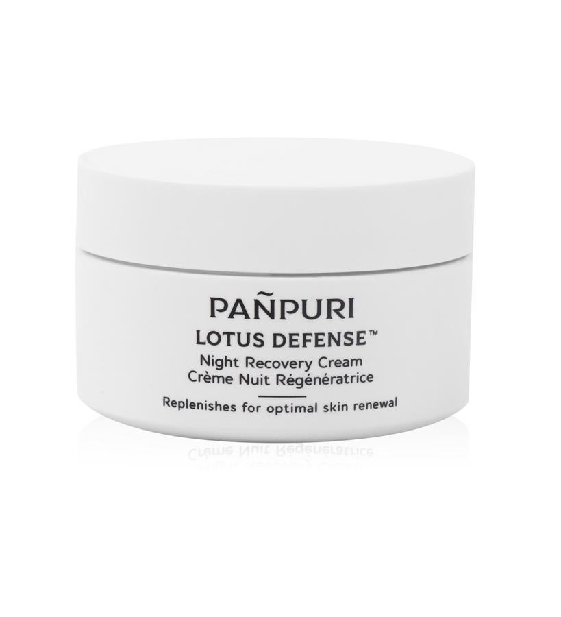 Iumina, hidrata, reafirma y protege la piel de rostro, cuello y escote gracias preciosos ingredientes como el loto rosa (aporta elasticidad, minimiza las líneas de expresión y los poros, controla la producción de grasa y acné, y también es rico en alfa-hidroxiácidos naturales, que ayudan a restaurar y rejuvenecer; diente de león (afina y aporta luminosidad), y alga roja (repara los niveles óptimos de hidratación, crea una barrera protectora frente a los agentes externos elimina manchas e iguala el tono).  Lotus Defense Night Recovery Cream de Pañpuri  (95 €).