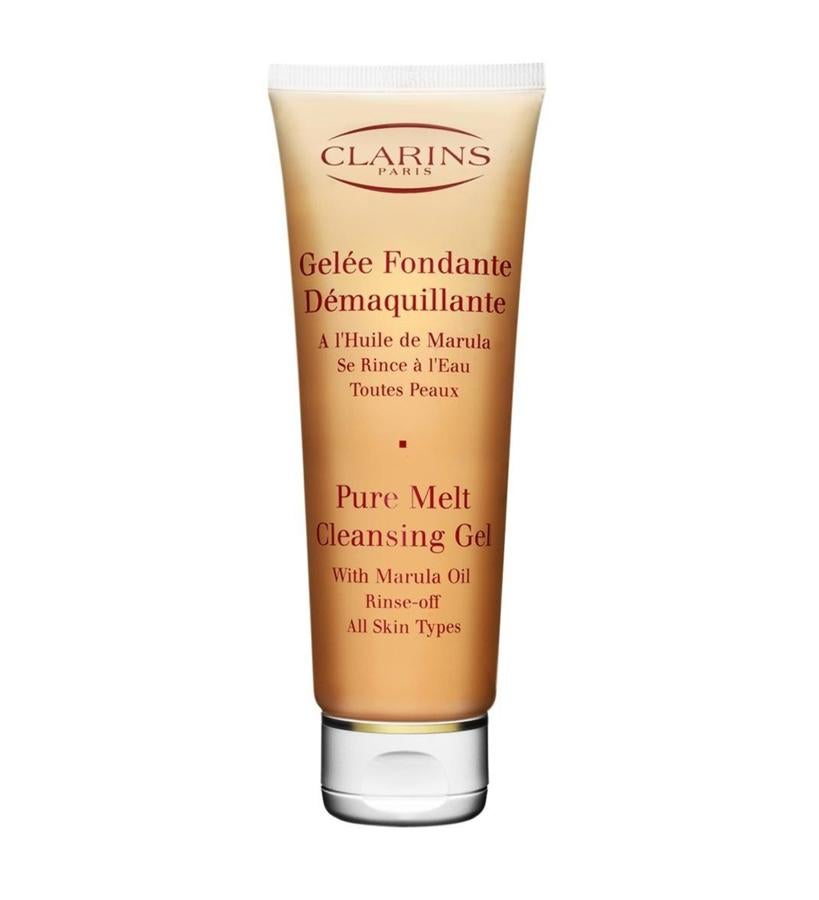 El desmaquillante que limpia, reconforta y calma, es un gel que se transforma en aceite y después en leche. Esta textura de triple acción está dirigida a todo tipo de pieles, para eliminar hasta el último resto de grasa e impurezas, incluidos los maquillajes más pesados. La acción calmante y nutritiva del aceite de marula reconforta y recupera el resplandor de la piel a través de sus propiedades naturales. (29,50 €).