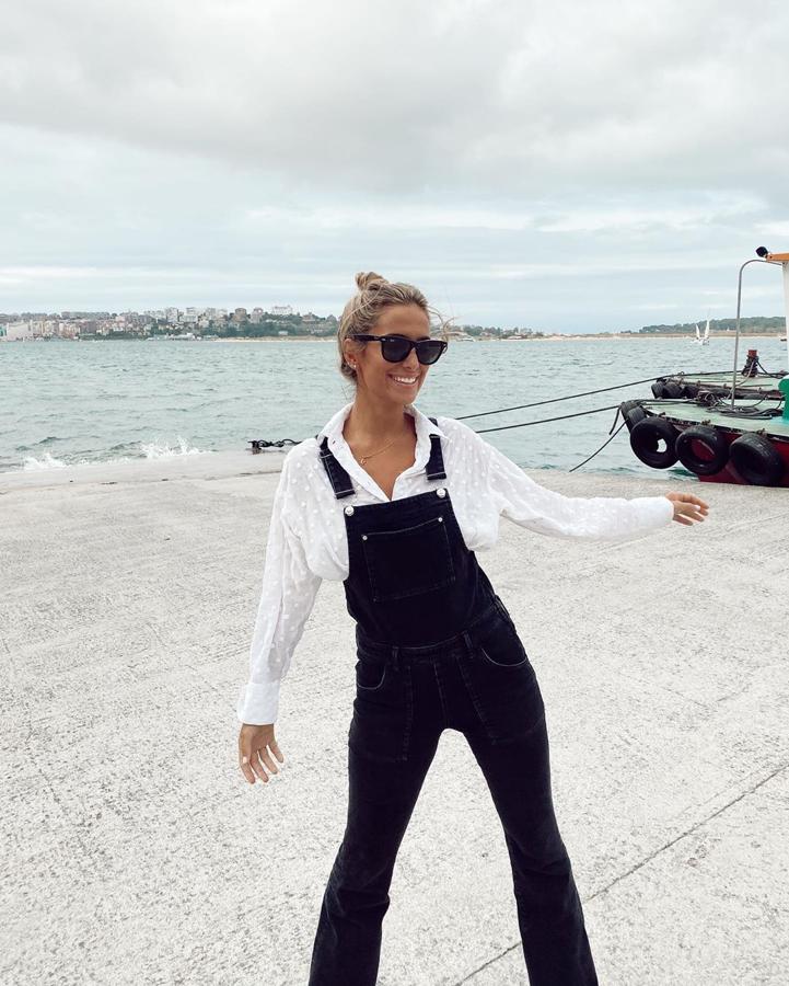 Todas necesitamos  este peto de Mango  que ha llevado María Pombo.