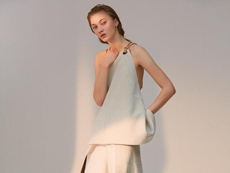 Fotos: Minimalismo y tonos neutrales, el nuevo dress code
