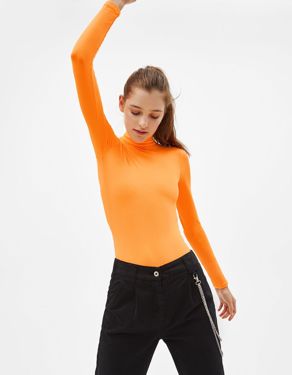 Fotos: 12 prendas en flúor para dar vida a tus looks