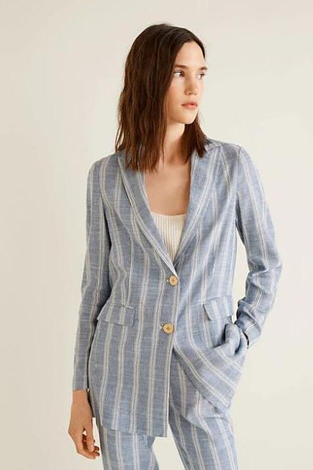 Blazer de lino, de Mango.