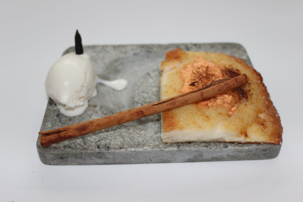 En La Sopa Boba (Plaza de Guadarrama, 9, Alpedrete, Madrid), podemos pedir unas delicosas torrijas con costra de zanahoria y trampantojo de canela con helado de haba tonka.