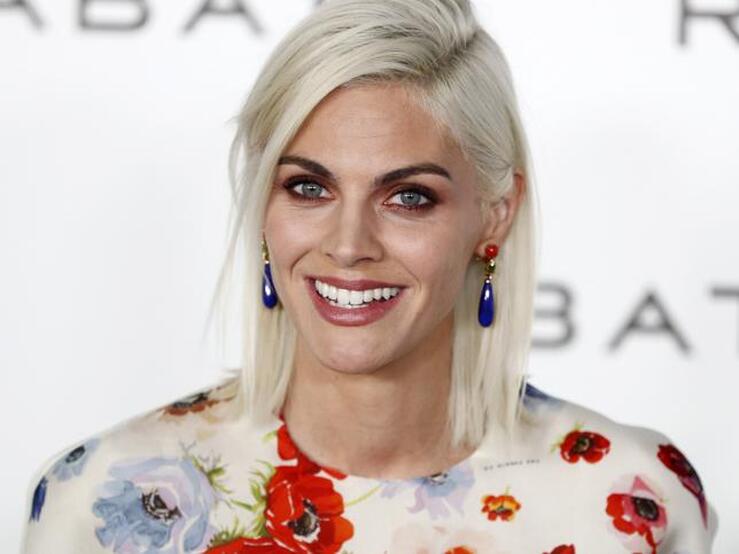 Fotos: 10 blusas low cost con cadenas para copiar el estilo rompedor de Amaia Salamanca