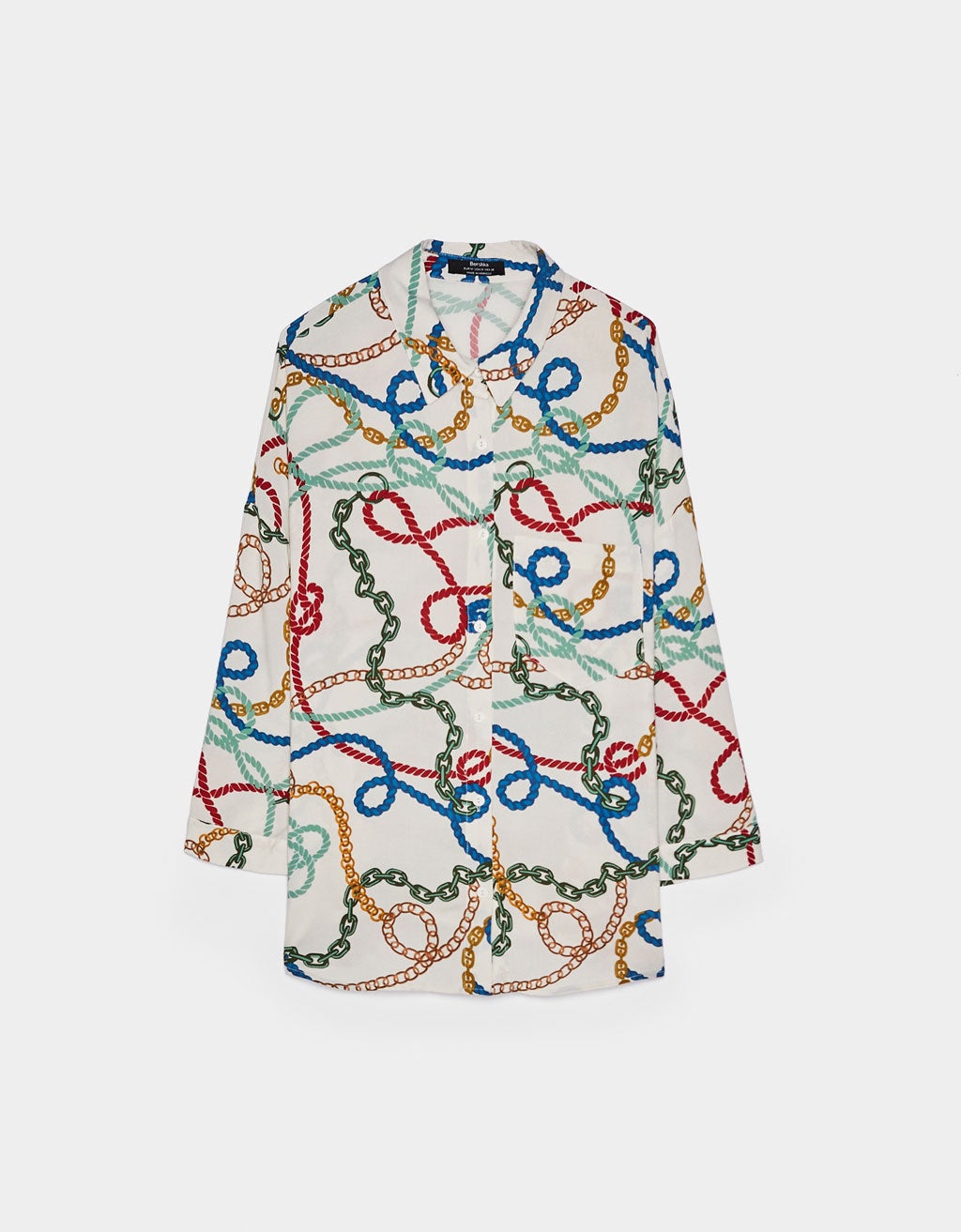 Esta blusa con cadenas y cuerdas es perfecta para ti si lo que te gusta es mezclar muchos colores en un solo conjunto. (19,99 euros).