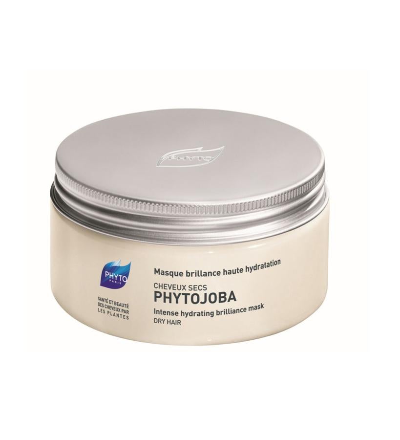 Con aceite de jojoba, reconocido para sus propiedades regenerativas y emolientes, esta mascarilla brillo alta hidratación, nutre el cuero cabelludo seco, restaurando su salud, mientras es muy ligero en el pelo y las raíces. Con su textura cremosa y la fragancia delicada, la mascarilla brillo alta hidratación restructura la superficie protectora del pelo, ayudando el cabello a retener su hidratación y presentar un aspecto brillante. (30,95 €).