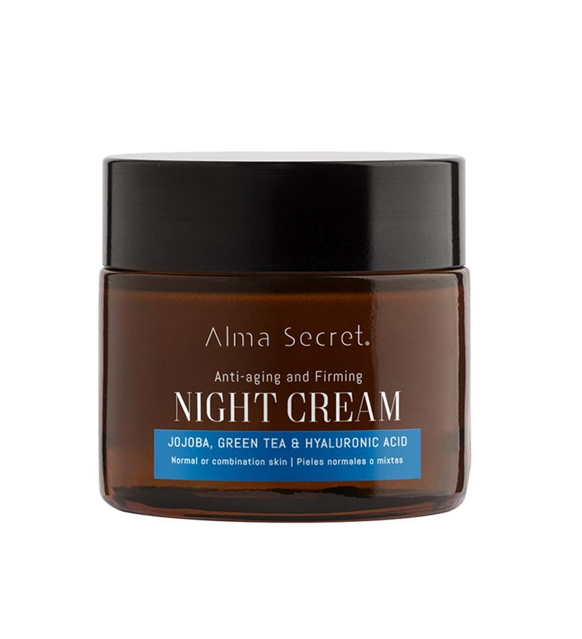 Formulada con aceite de jojoba, rosa mosqueta, té verde y granada. Enriquecida con una potente combinación de extractos otánicos, ácido hialurónico, escualano, alantoína y los esenciales de ylang, naranja y limón, que actúan mientras duermes reduciendo las arrugas, minimizando los poros, reafirmando y suavizando la textura de la piel. (30 €).