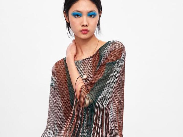 Fotos: Zara y las mil y una prendas de flecos para ser el centro de todas las miradas