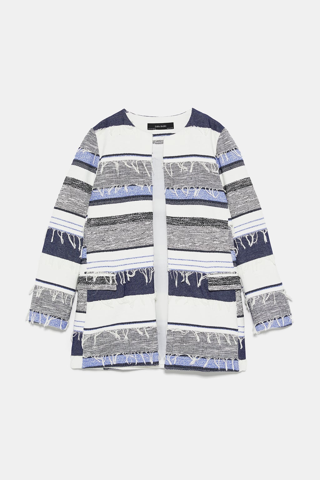 Levita tejido tweed con flecos y estampado de rayas para conjuntar con los vestidos más básicos de tu armario. (49,95 euros).