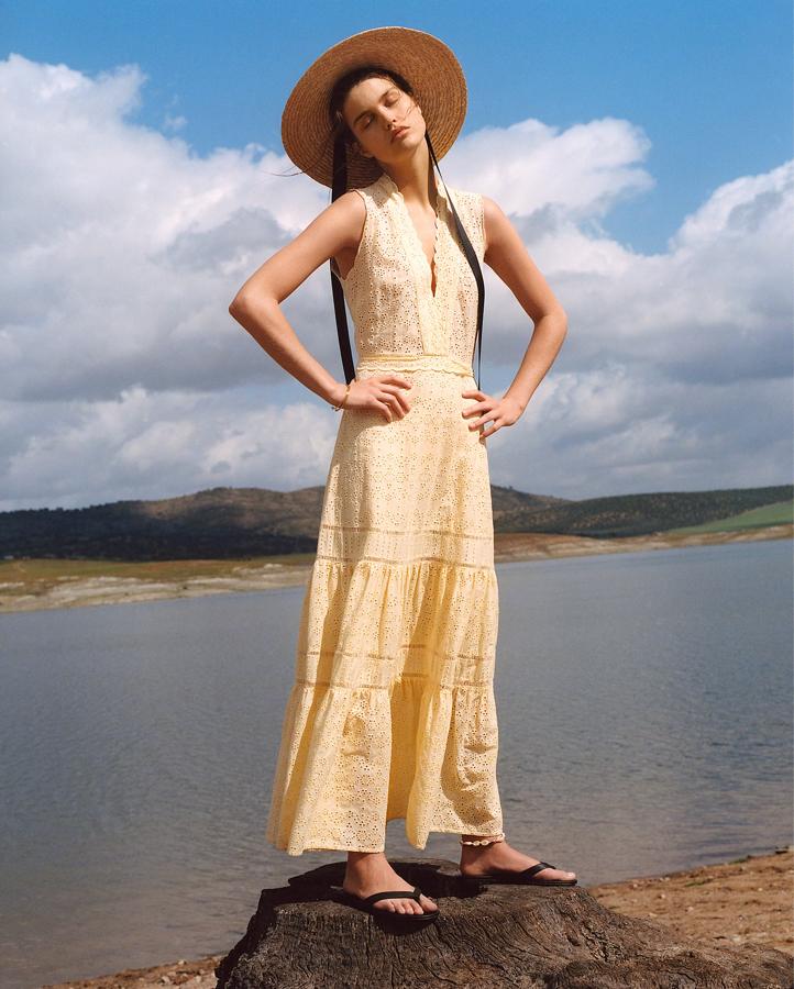 Este vestido romántico en amarillo vainilla de Mango cuesta 69.99 euros.