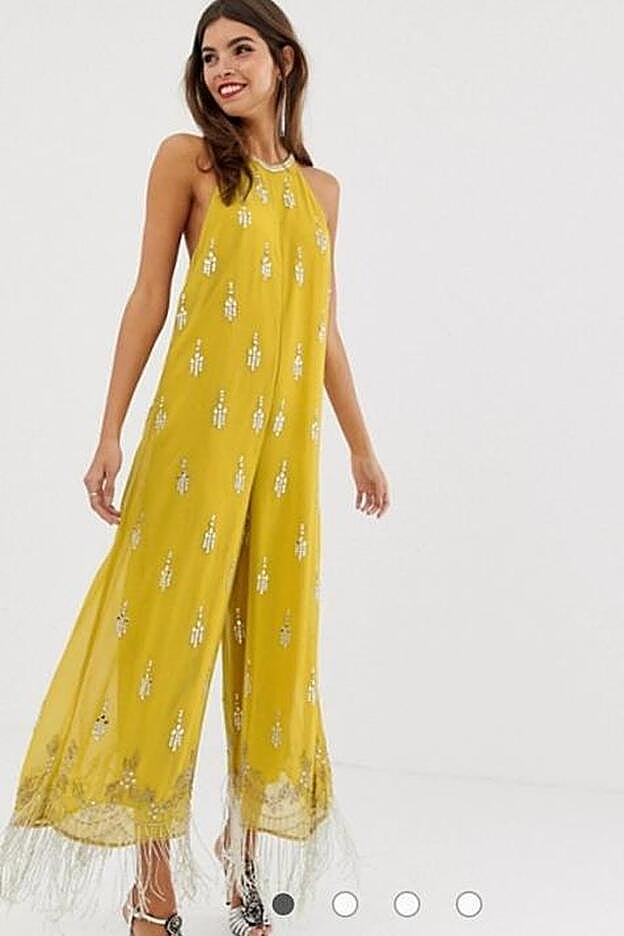 Mono largo con tirantes en la parte posterior y adornos de cristal de Asos, 269,99 euros.