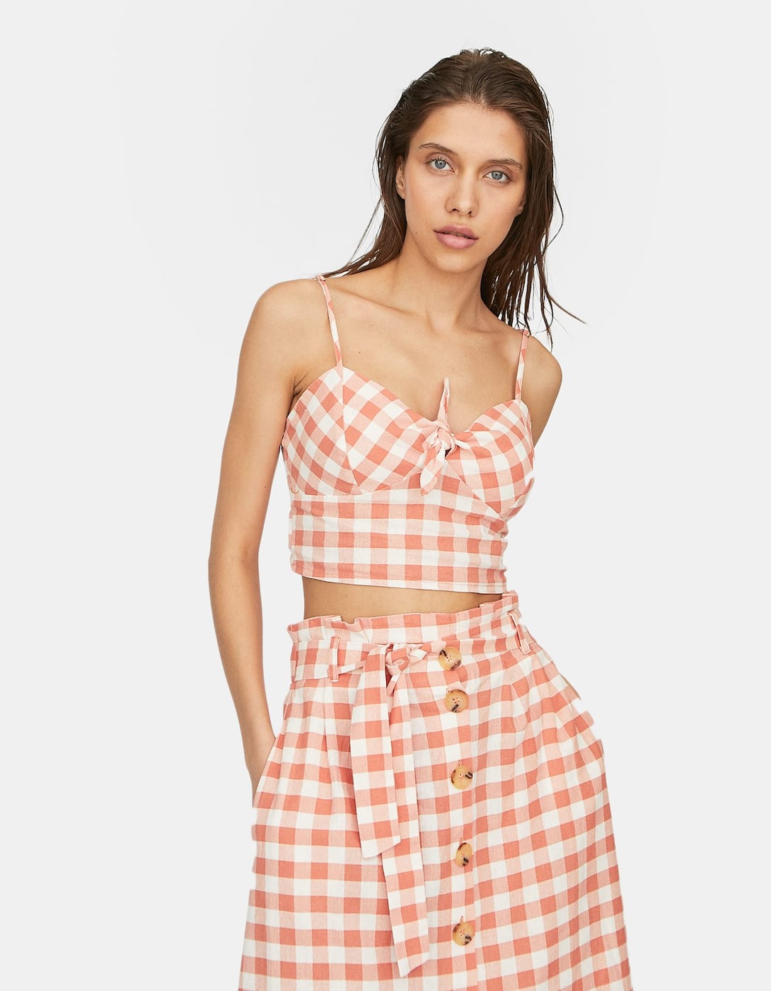 Crop top con estampado vichy de Stradivarius: 15,99 euros.