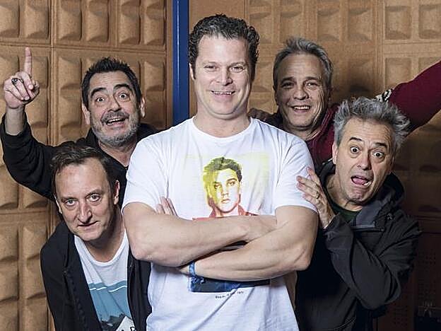 Jota Abril posa con los Hombres G.