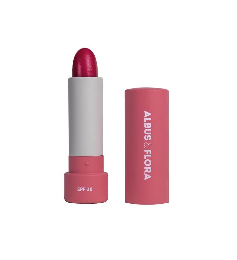Bálsamo 100% natural, con protección SPF 30 contra rayos UVA/UVB capaz de funcionar en cualquier clima y situación. Hay varios tonos, este es el color Snowberry Red. (17,90 €).
