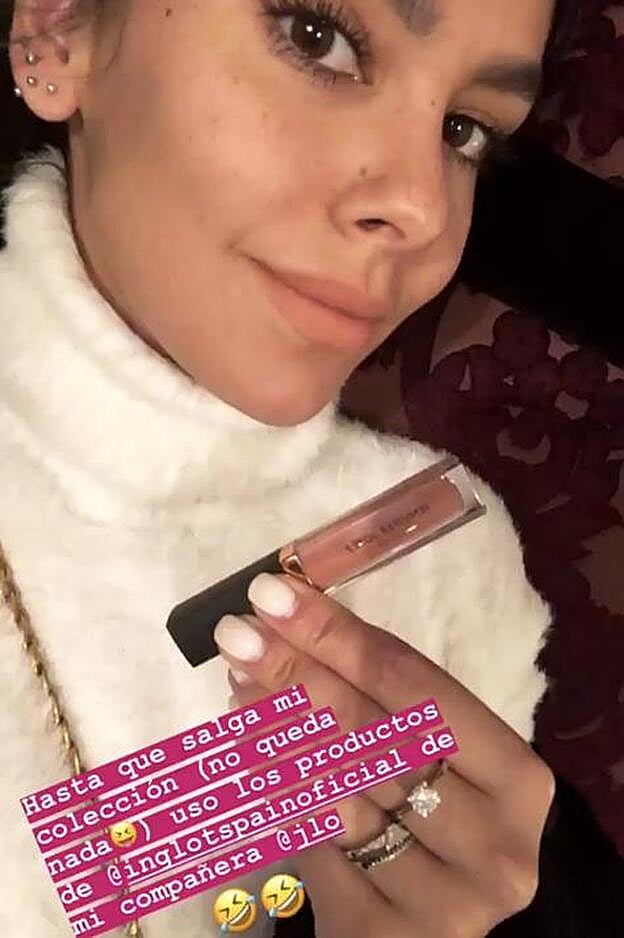 Cristina Pedroche con el labial de Jennifer López para Inglot.