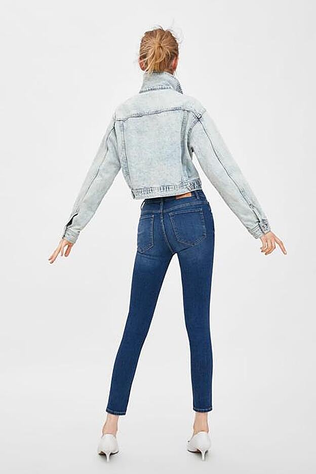 Jeans Mid Rise Sculpt de tiro medio con tejido elástico, 19,95 euros.