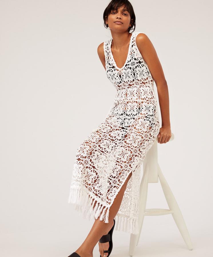 Vestido largo crochet mosaico. Acabado en detalle de flecos. (59,99 euros)