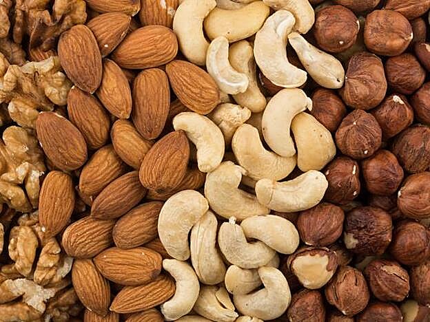 Los frutos secos son ricos en Vitamina F.