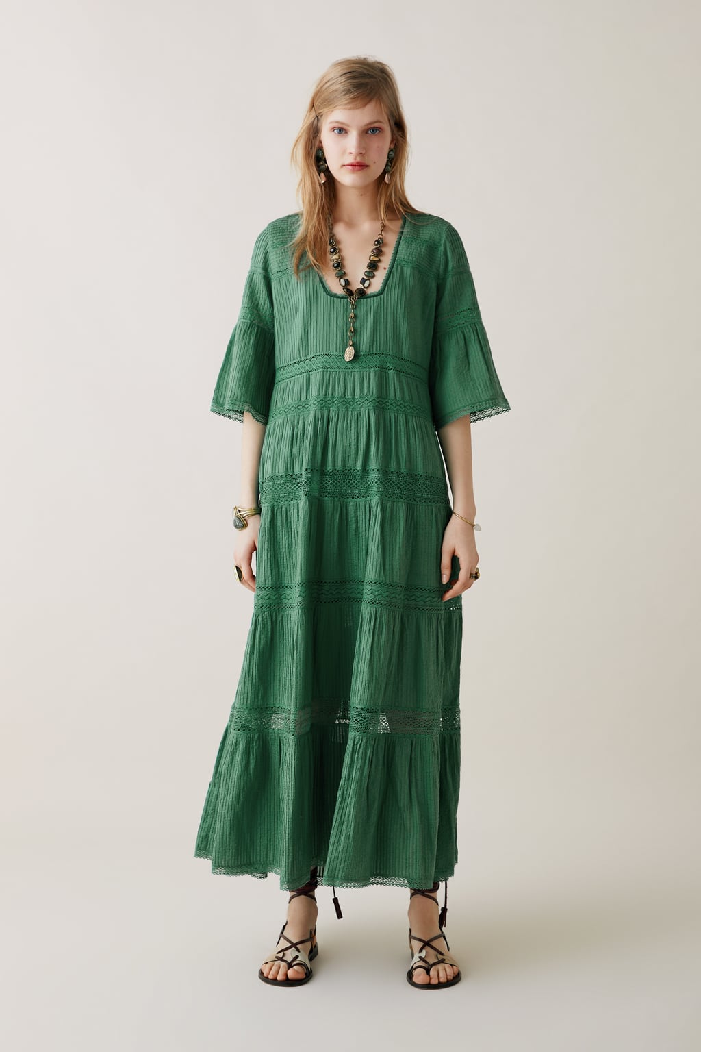 Vestido de nueva colección de Zara con bordados: 89,95 euros. Edición limitada.