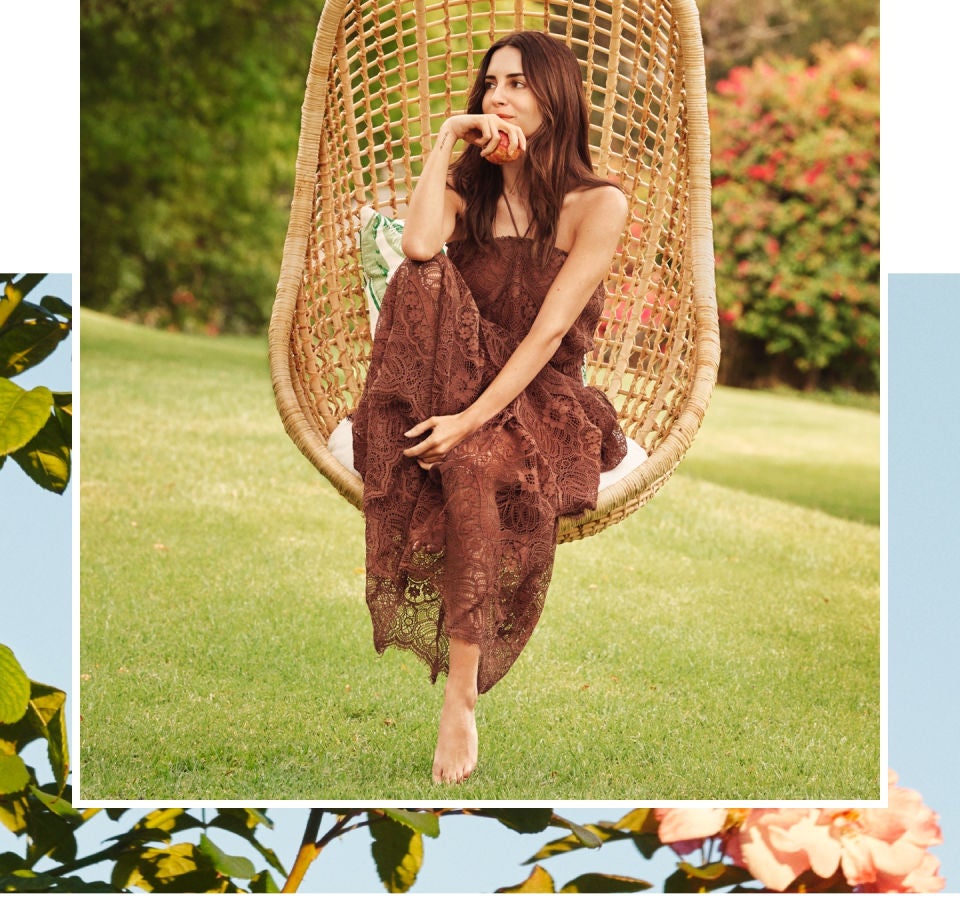 Top de tubo en encaje de H&M. 9,99 euros. Además, hay disponible también una falda larga a juego. Gala González luce una preciosa combinación de falda y top confeccionada con una mezcla de poliéster reciclado: 14,99 euros en H&M.