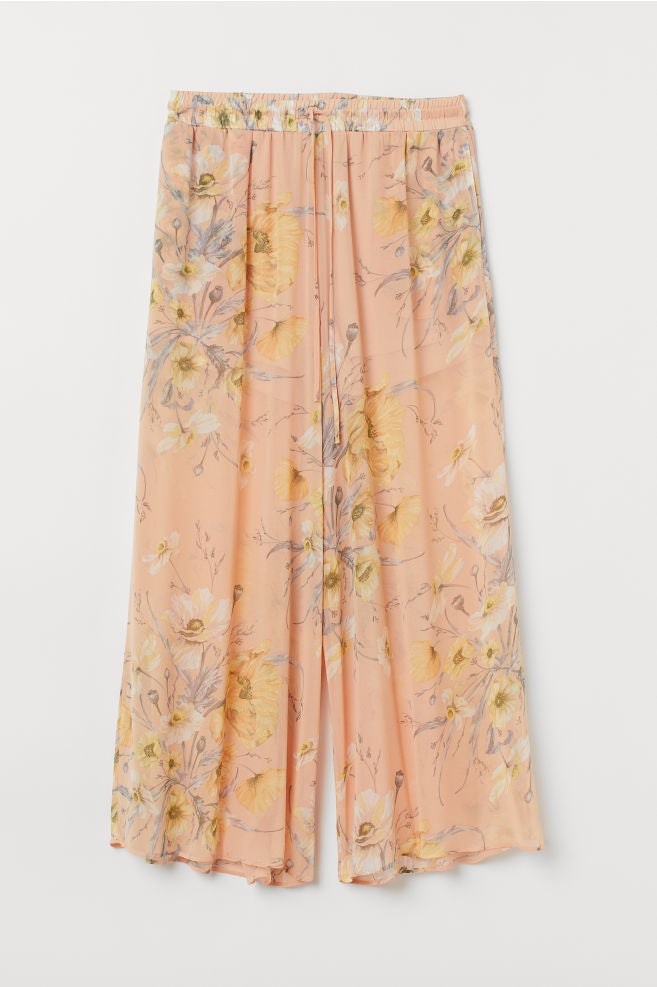 Pantalón ancho de gasa de H&M con motivos florales: 14,99 euros.