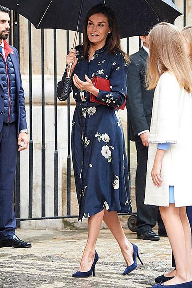 La Reina Letizia con vestido de Massimo Dutti.