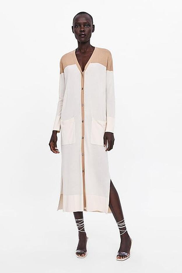 Cárdigan largo de Zara. (29,95 euros).