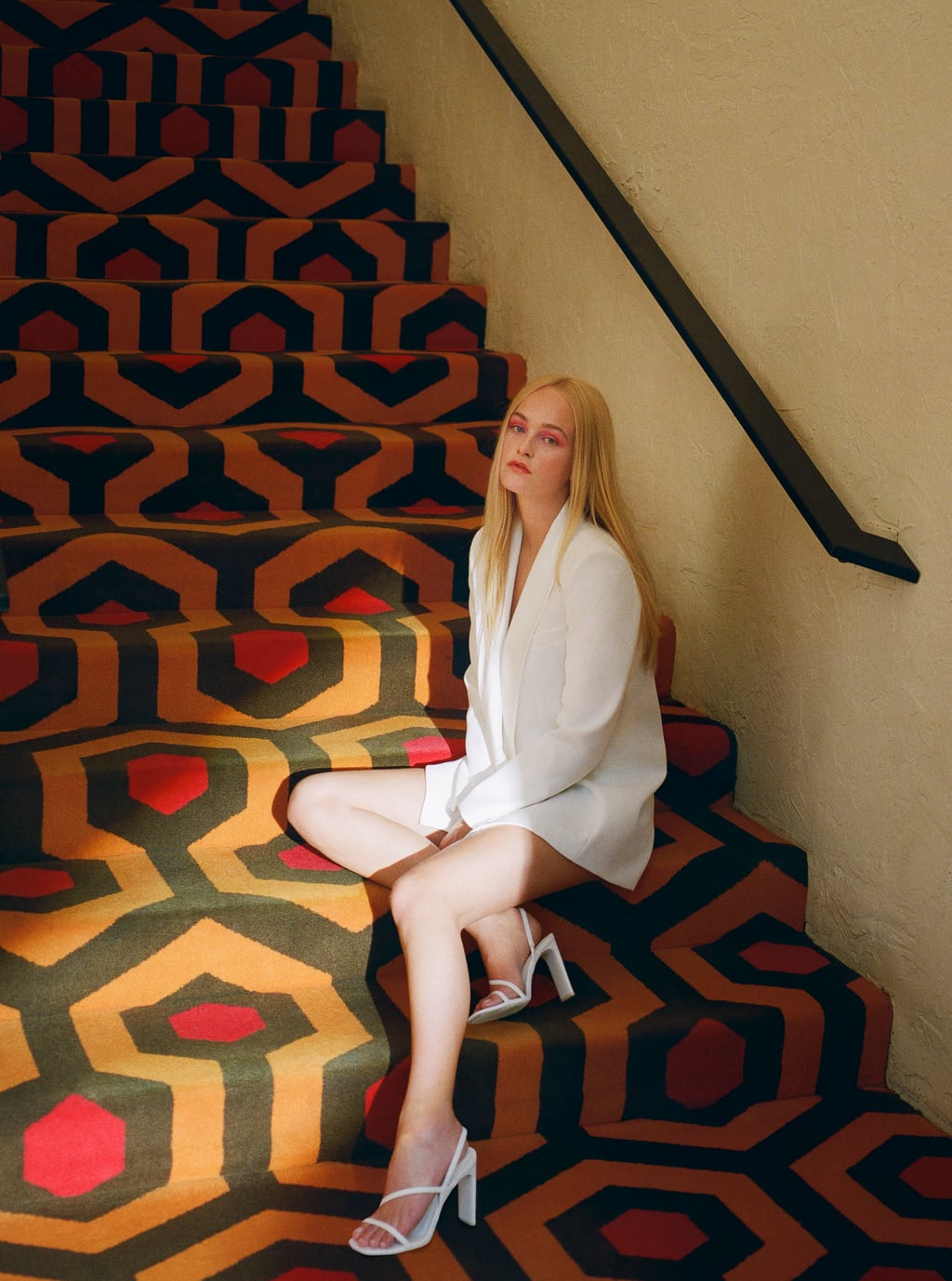 Blazer smoking edición limitada: 49,95 euros. Sandalias de tacón con tiras: 29,95 euros. Todo de Zara.