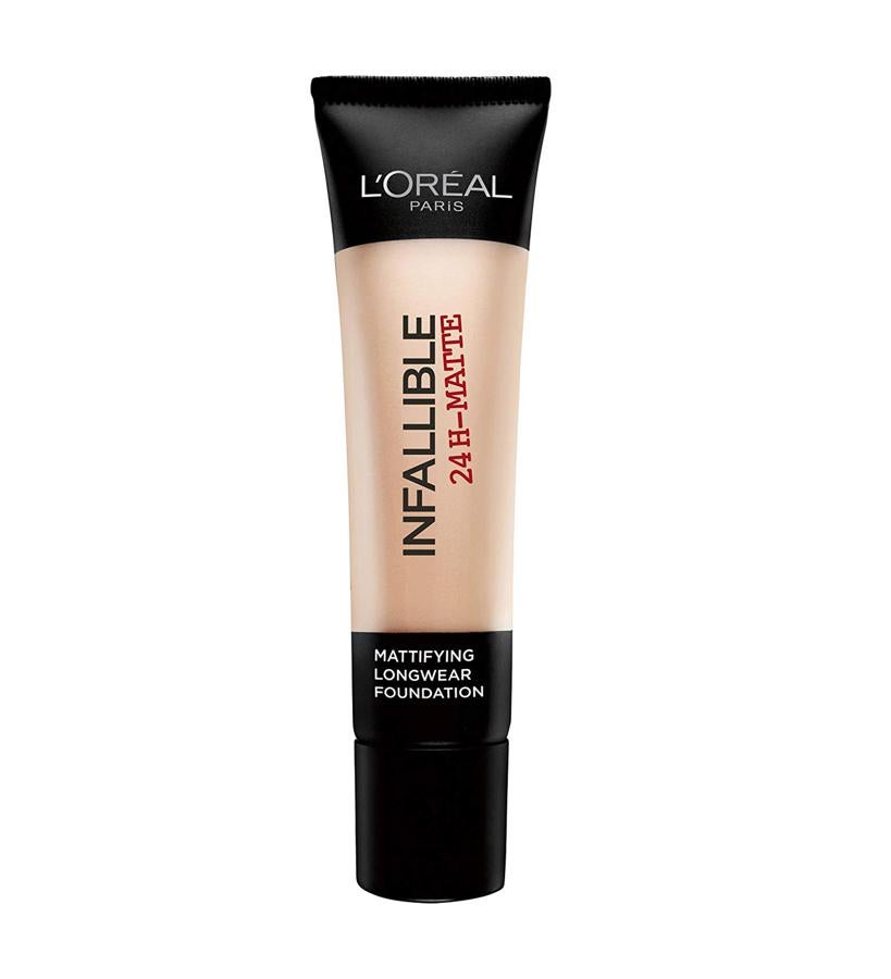 Esta base de maquillaje matificante, que dura 24 hora, está enriquecida con el Complexe Minéral Absorbant que controla los brillos durante todo el día. Su textura fluida y no grasa es de tacto aterciopelado y deja la piel suave, sin efecto máscara y sin resecarla. Infalible 24h-mat de L'Oréal Paris (14,95 €).