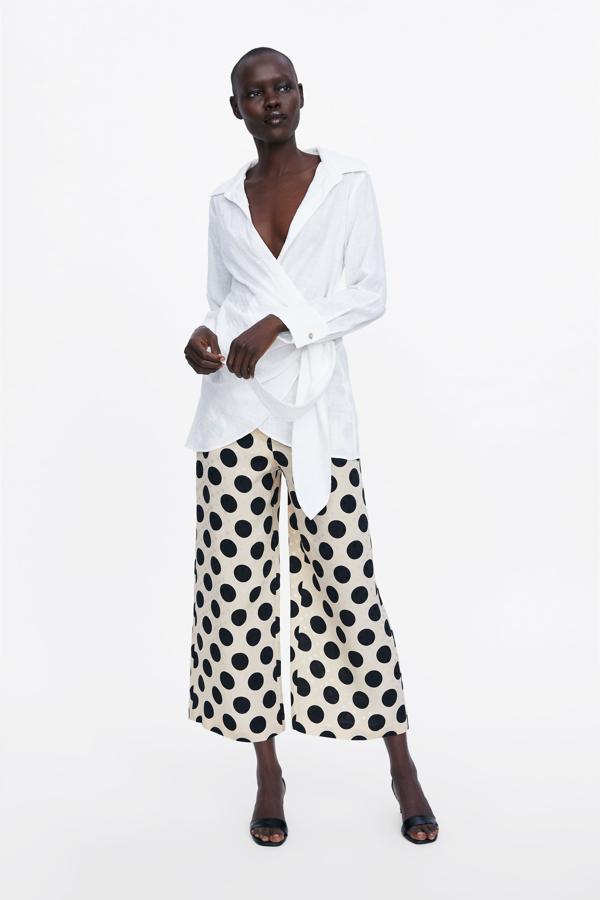 Pantalón culotte con estampado de lunares (29.95 euros en Zara).