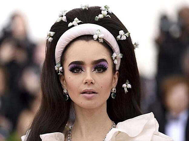 Lily Collins en la gala del MET