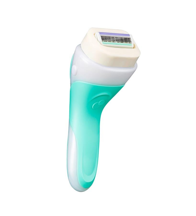 Lleva vitamina E, provitamina B5 y aloe vera en su cabezal que se activan al mojarse para depilarte sin la necesidad de usar jabón o gel extra. Es perfecta para las pieles más delicadas, que sufren con la depilación y aquellas más deshidratadas en verano. (12,78 €).