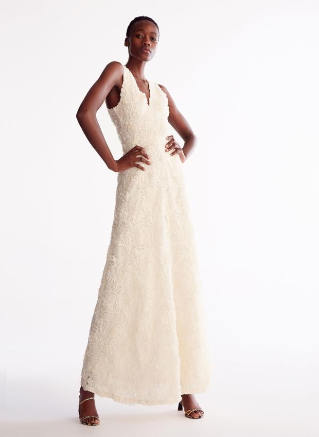 Podríamos haberlo visto en cualquier pasarela nupcial y nos habríamos enamorado, pero este vestido de novia maravilloso es Uterqüe, y cuesta 199 euros. ¡Seguro que ahora te gusta mucho más!