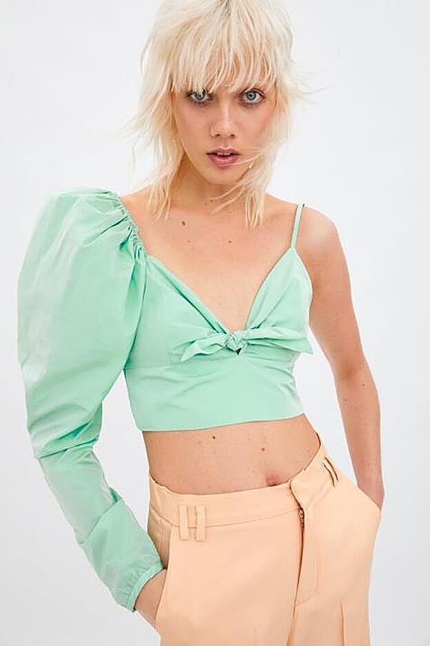 Este top de la nueva colección de Zara es uno de lso más bonitos que hemos visto en mucho tiempo.