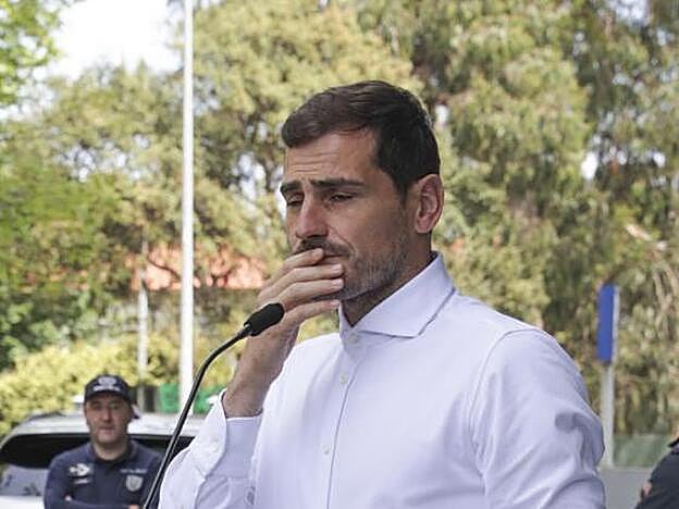 ¿Iker Casillas se retira del fútbol? Él responde. Haz clic en la foto para conocer sus prieras declaraciones al salir del hospital.