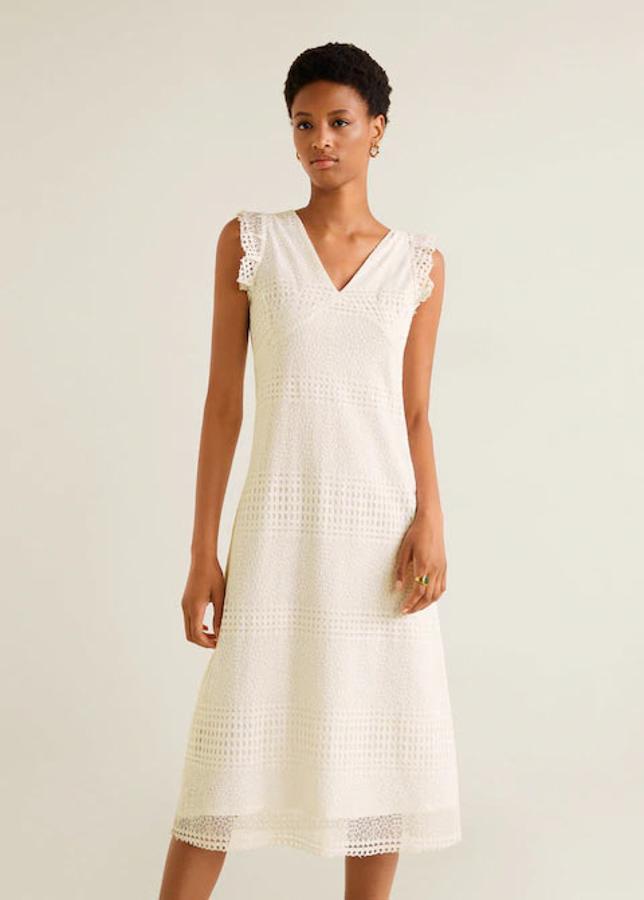 Vestido blanco de guipur, 29,99 euros.
