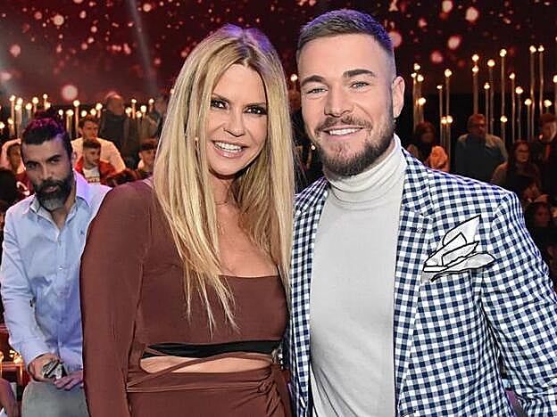 Makoke y Tony Spina confirman su relación en la portada de la revista 'Lecturas'.